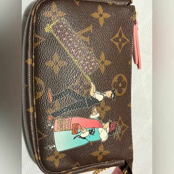 Louis Vuitton Limited Edition Mini Pochette Accessoires🎀 - Picture 3 of 14